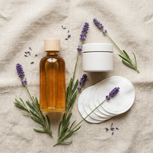 Čistiaci olej a odličovacie tampóny s levanduľou